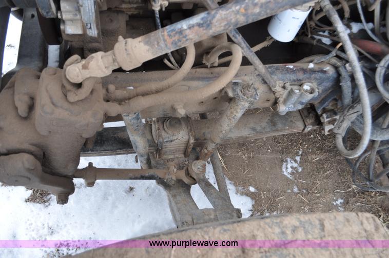 image for item G6424 1980 White Road Boss 2 truck with live bottom box