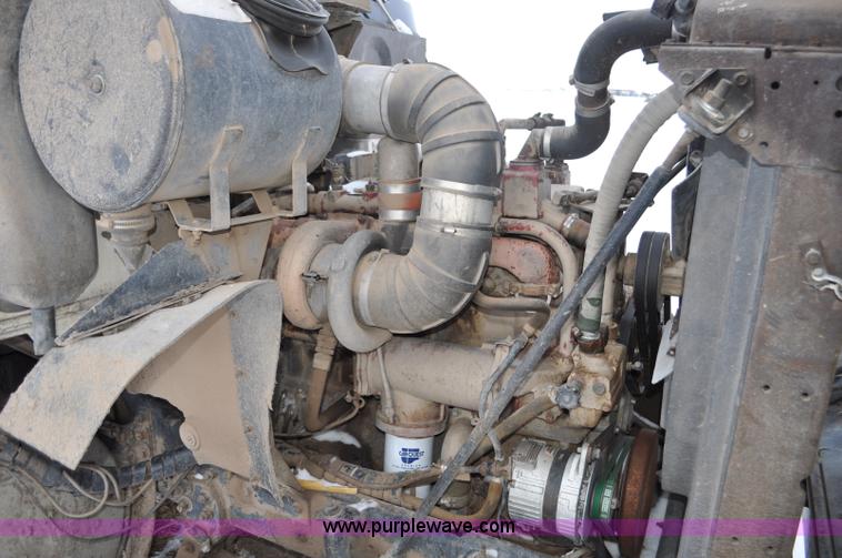 image for item G6424 1980 White Road Boss 2 truck with live bottom box