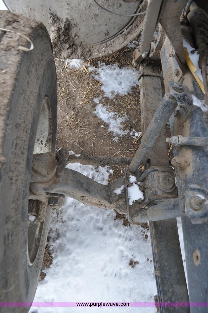 image for item G6424 1980 White Road Boss 2 truck with live bottom box