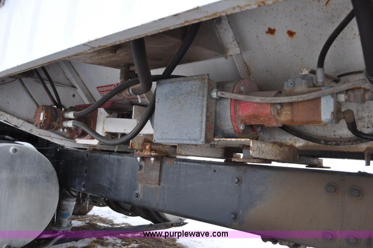 image for item G6424 1980 White Road Boss 2 truck with live bottom box