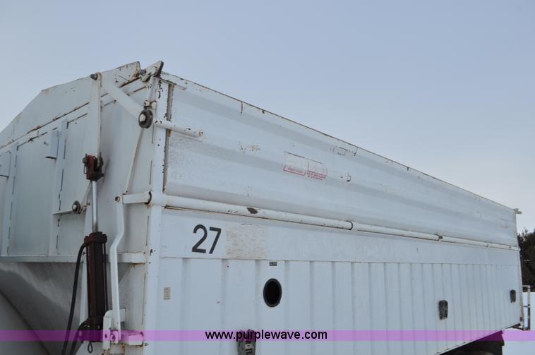 image for item G6424 1980 White Road Boss 2 truck with live bottom box