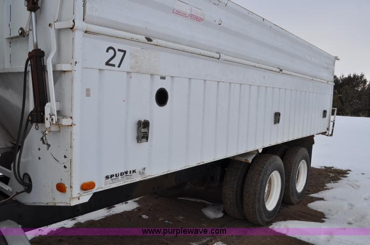 image for item G6424 1980 White Road Boss 2 truck with live bottom box