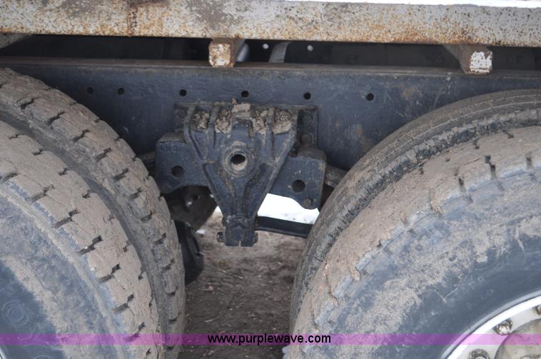 image for item G6424 1980 White Road Boss 2 truck with live bottom box