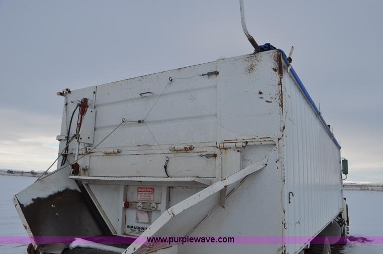 image for item G6424 1980 White Road Boss 2 truck with live bottom box