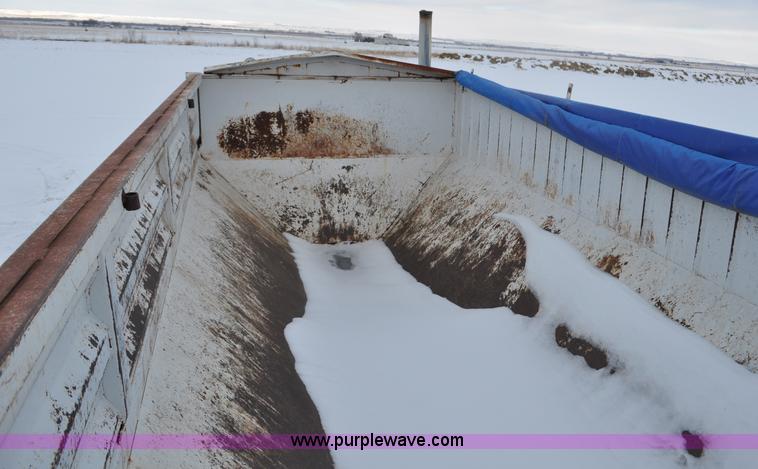 image for item G6424 1980 White Road Boss 2 truck with live bottom box