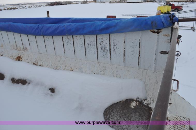 image for item G6424 1980 White Road Boss 2 truck with live bottom box