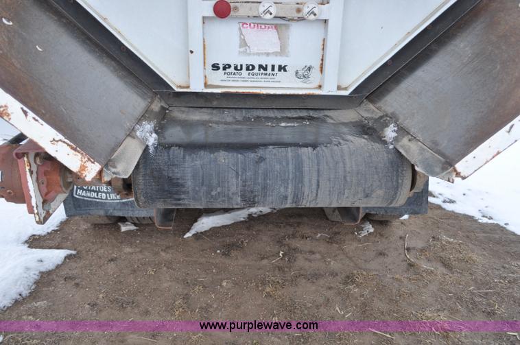 image for item G6424 1980 White Road Boss 2 truck with live bottom box