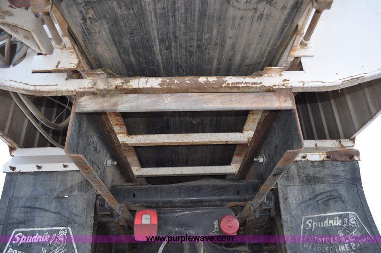 image for item G6424 1980 White Road Boss 2 truck with live bottom box