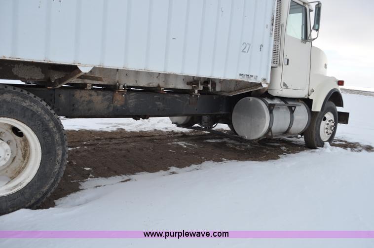 image for item G6424 1980 White Road Boss 2 truck with live bottom box