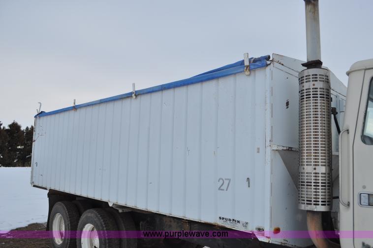 image for item G6424 1980 White Road Boss 2 truck with live bottom box