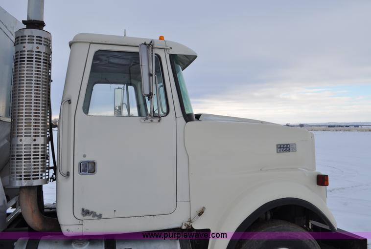 image for item G6424 1980 White Road Boss 2 truck with live bottom box