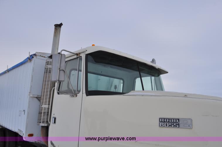 image for item G6424 1980 White Road Boss 2 truck with live bottom box