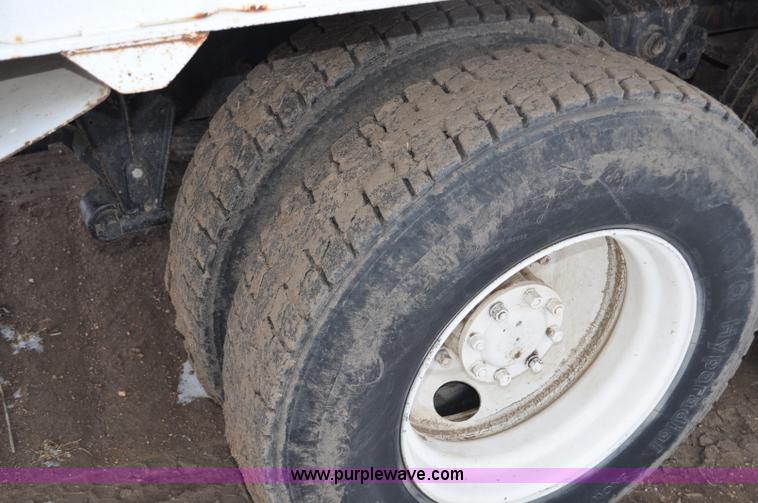 image for item G6424 1980 White Road Boss 2 truck with live bottom box