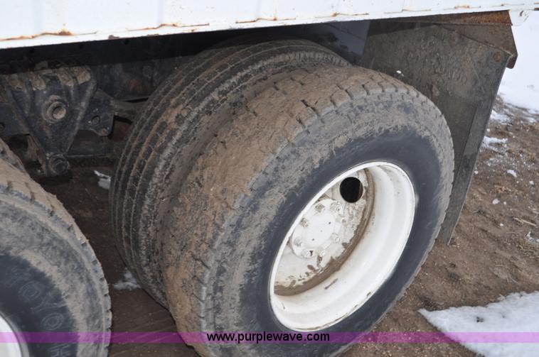 image for item G6424 1980 White Road Boss 2 truck with live bottom box