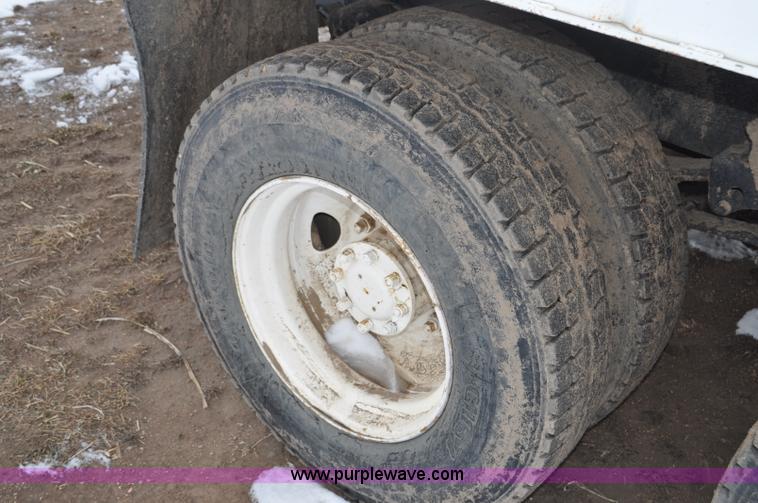 image for item G6424 1980 White Road Boss 2 truck with live bottom box