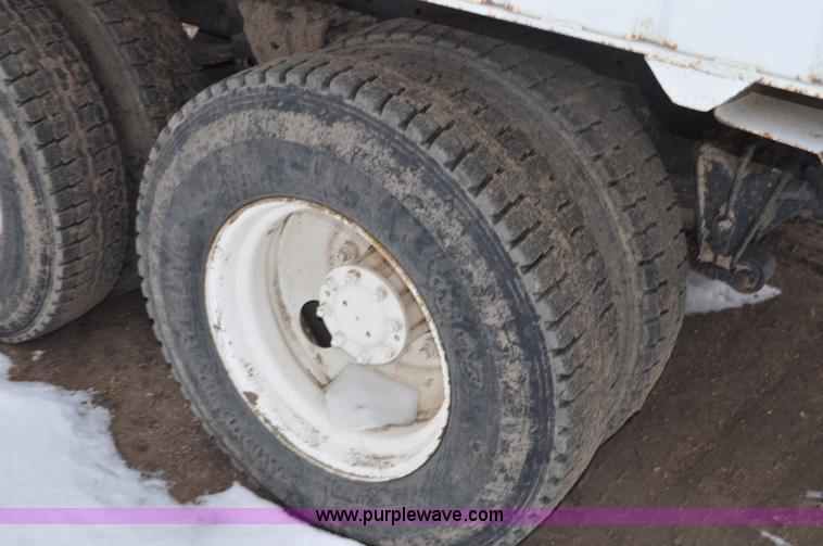 image for item G6424 1980 White Road Boss 2 truck with live bottom box