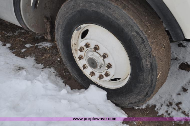 image for item G6424 1980 White Road Boss 2 truck with live bottom box