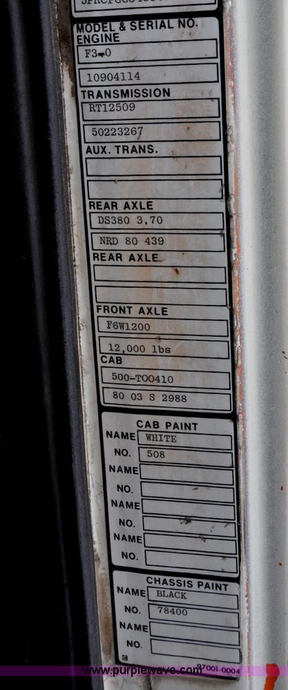 image for item G6424 1980 White Road Boss 2 truck with live bottom box