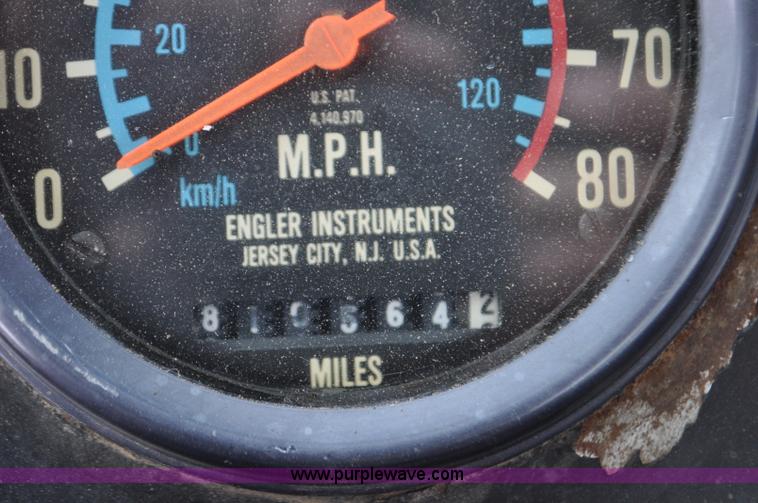 image for item G6424 1980 White Road Boss 2 truck with live bottom box