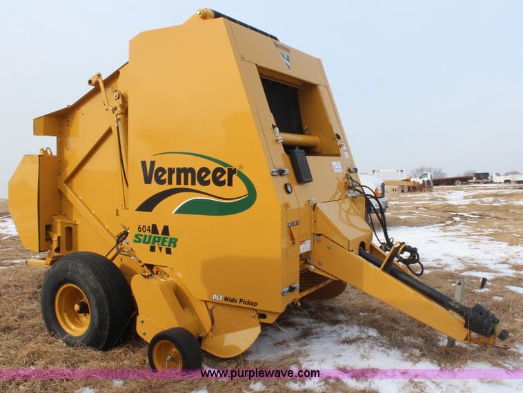 image for item H1437 2009 Vermeer 604 Super M round baler
