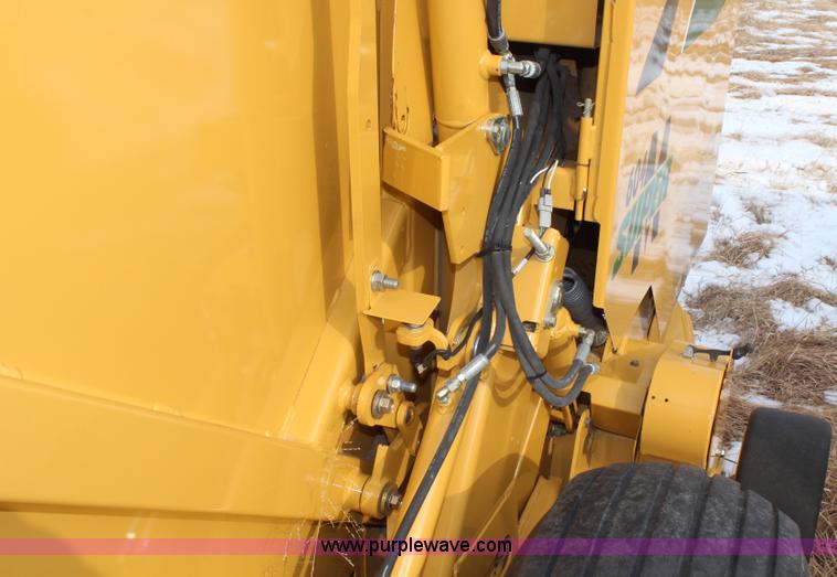 image for item H1437 2009 Vermeer 604 Super M round baler