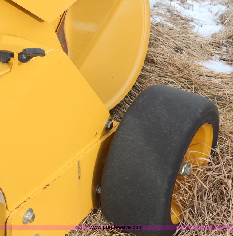 image for item H1437 2009 Vermeer 604 Super M round baler