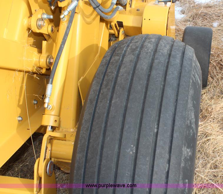 image for item H1437 2009 Vermeer 604 Super M round baler