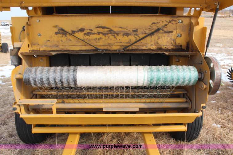 image for item H1437 2009 Vermeer 604 Super M round baler