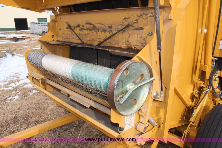 image for item H1437 2009 Vermeer 604 Super M round baler