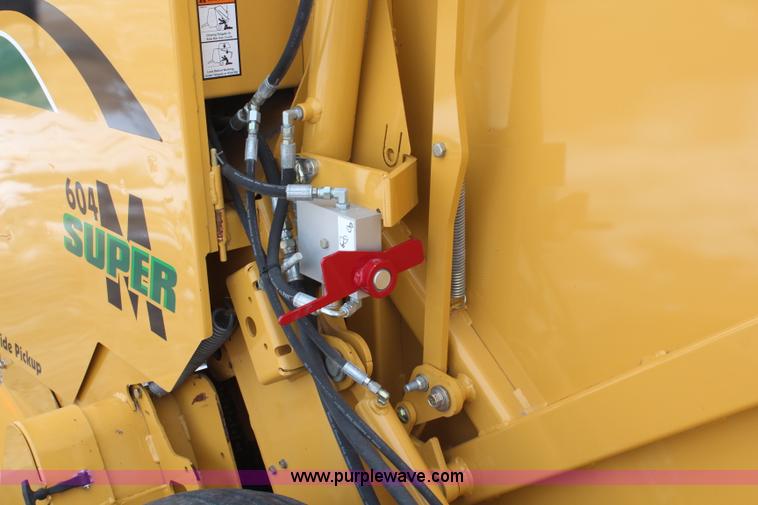 image for item H1437 2009 Vermeer 604 Super M round baler