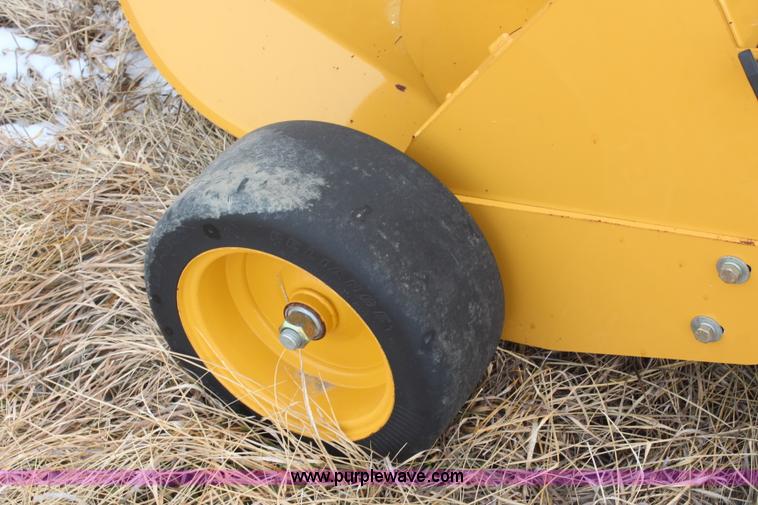 image for item H1437 2009 Vermeer 604 Super M round baler