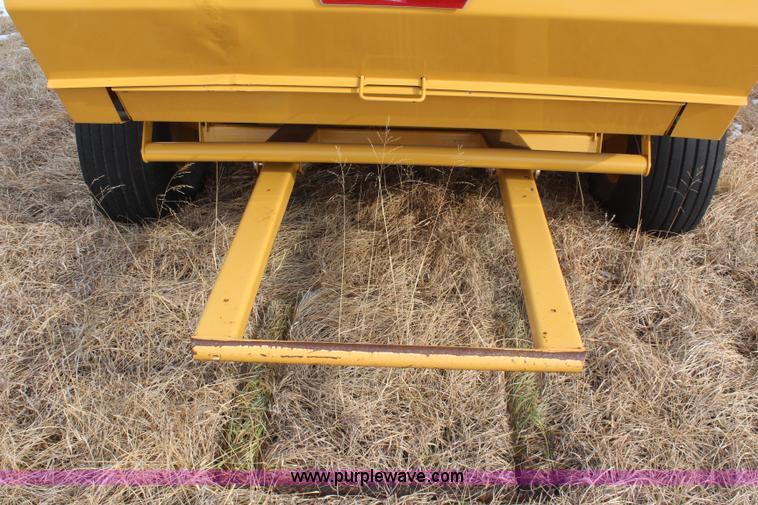 image for item H1437 2009 Vermeer 604 Super M round baler