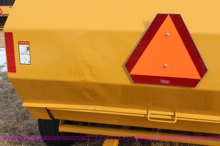 image for item H1437 2009 Vermeer 604 Super M round baler