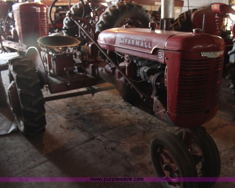 image for item H1449 1941 International Farmall B tractor