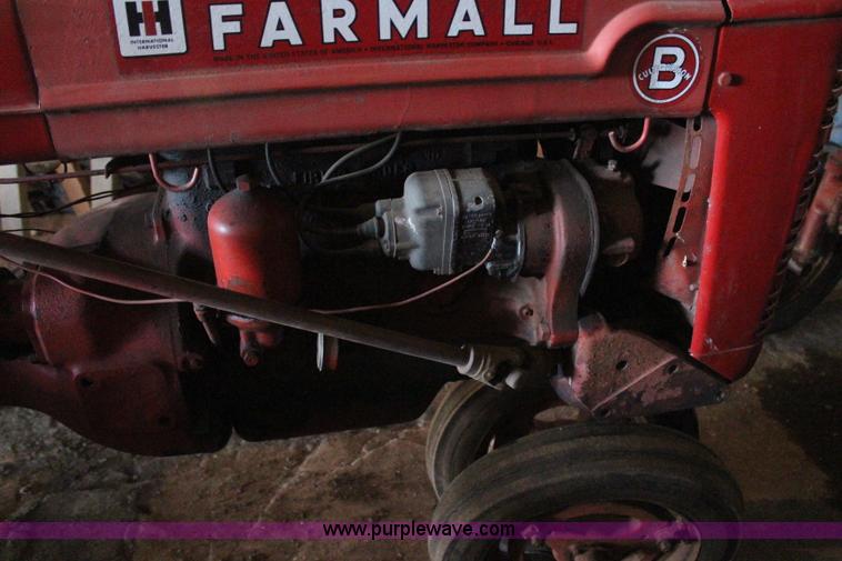 image for item H1449 1941 International Farmall B tractor