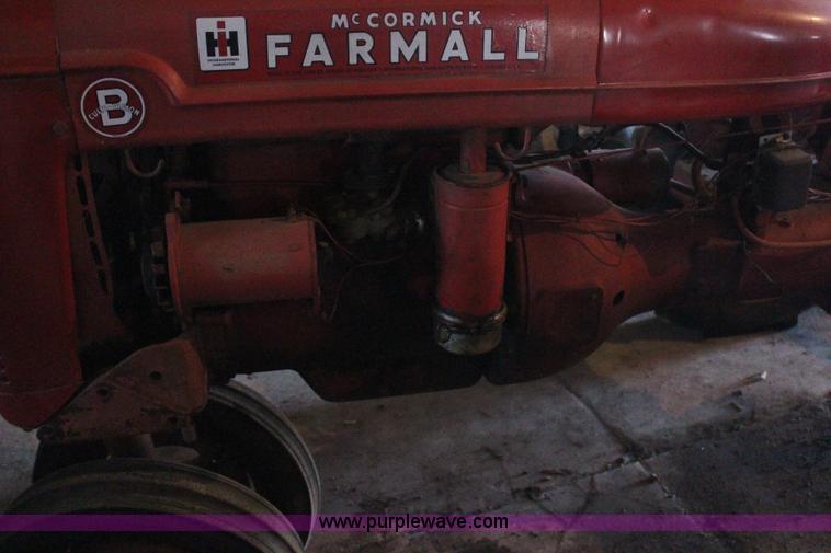 image for item H1449 1941 International Farmall B tractor