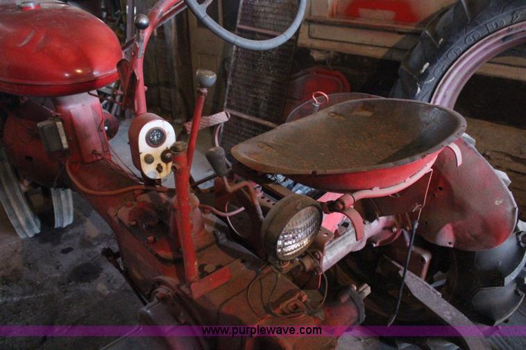image for item H1449 1941 International Farmall B tractor