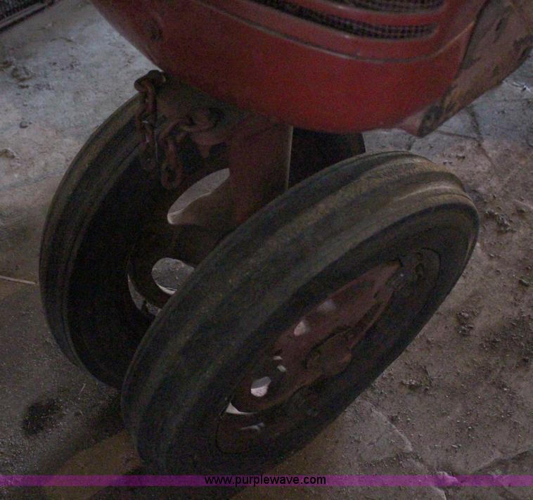 image for item H1449 1941 International Farmall B tractor