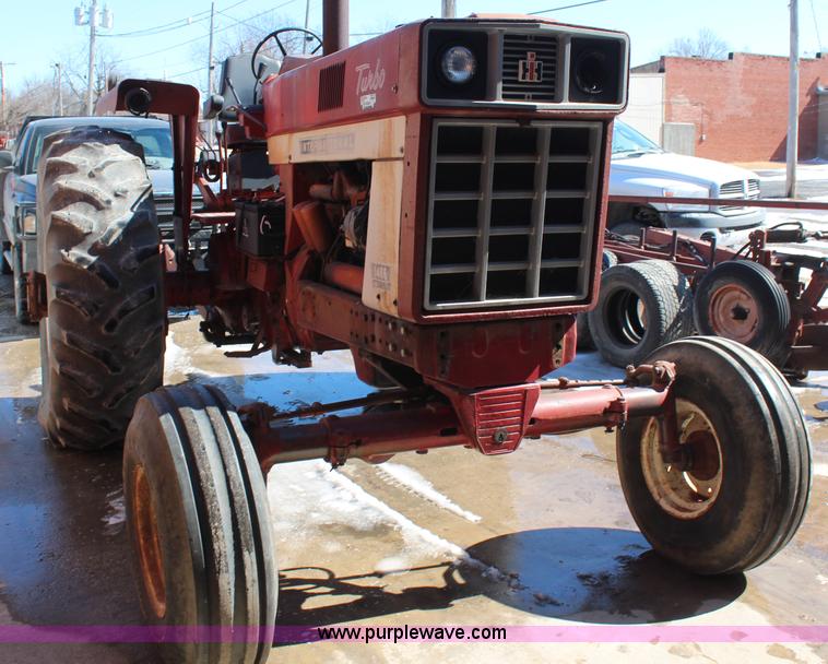 image for item H1452 1975 International 1466 tractor
