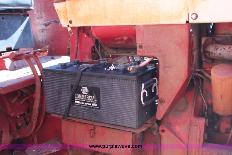 image for item H1452 1975 International 1466 tractor