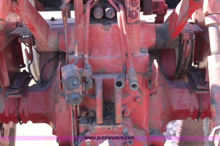 image for item H1452 1975 International 1466 tractor