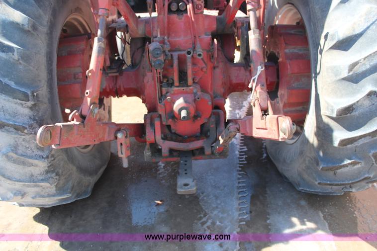 image for item H1452 1975 International 1466 tractor