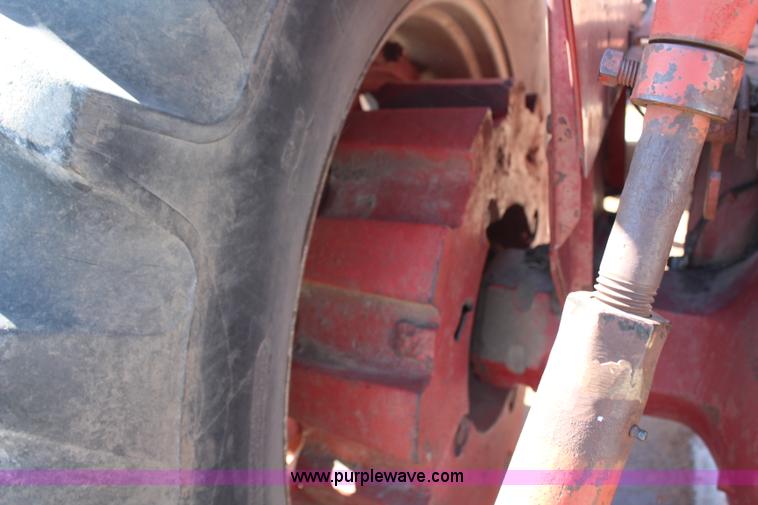 image for item H1452 1975 International 1466 tractor