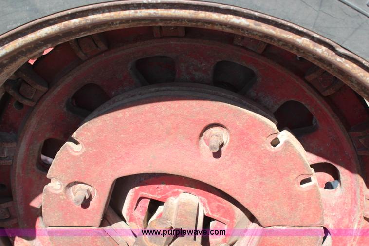 image for item H1452 1975 International 1466 tractor