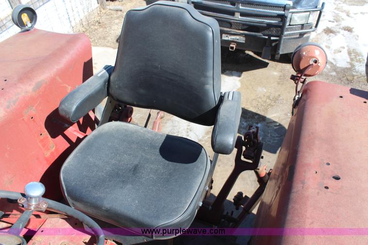 image for item H1452 1975 International 1466 tractor