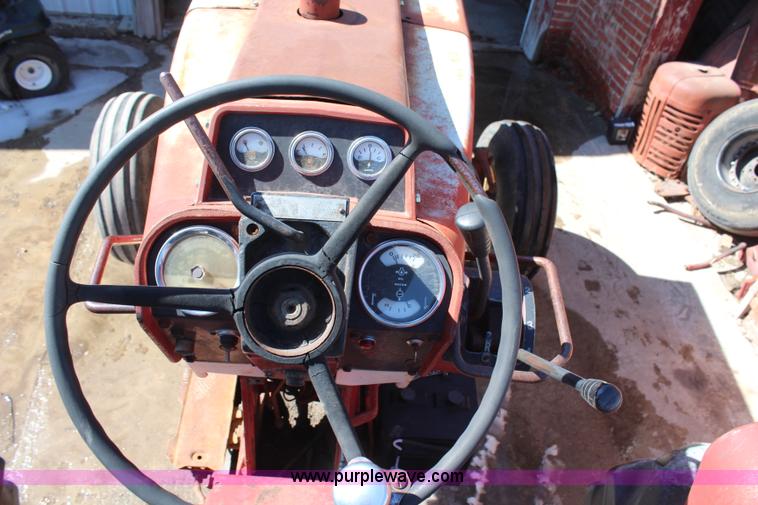 image for item H1452 1975 International 1466 tractor