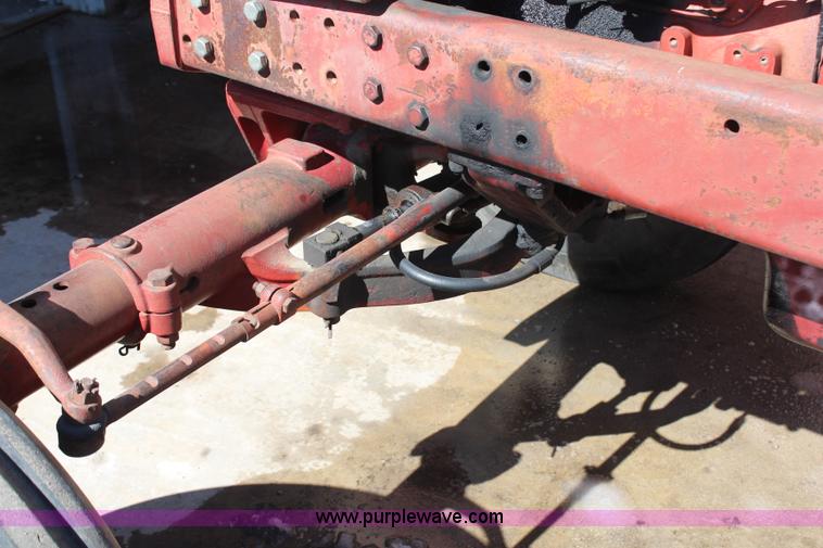 image for item H1452 1975 International 1466 tractor