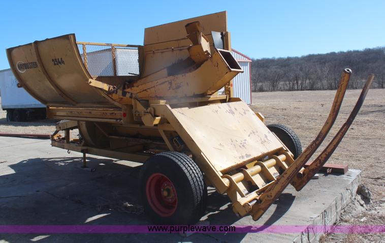 image for item H1499 HayBuster 2544 bale processor