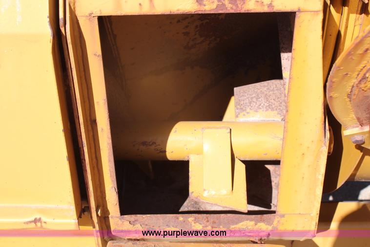 image for item H1499 HayBuster 2544 bale processor