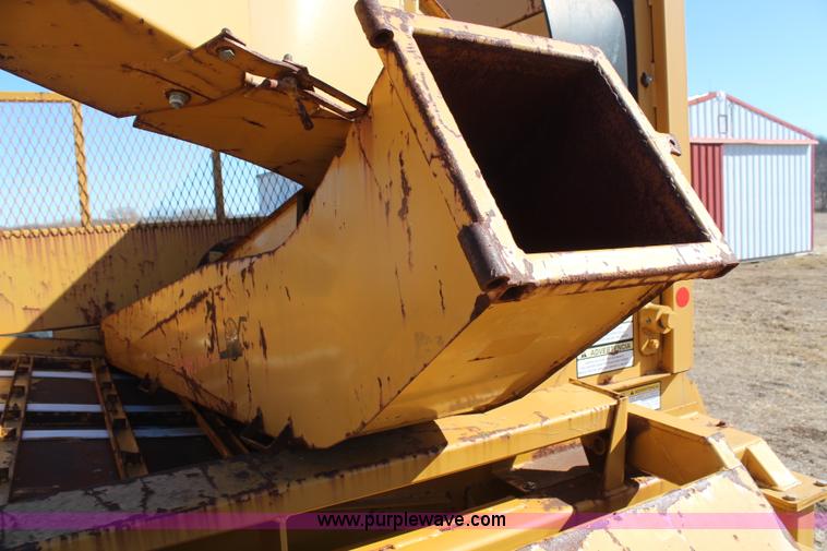 image for item H1499 HayBuster 2544 bale processor